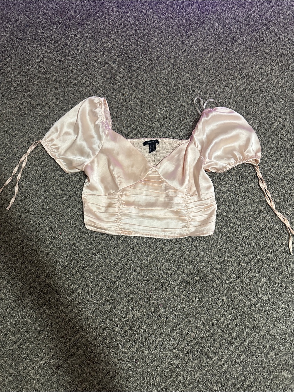 Forever 21 Satin Puff Sleeve Crop Top in Light Pink